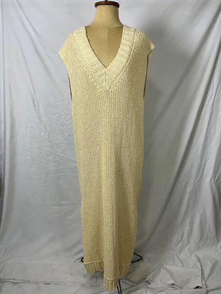 Creamy V-Maxi Dress