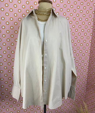 Pocketless Buttoned Shirt