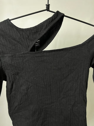Shoulder Cut Croptop